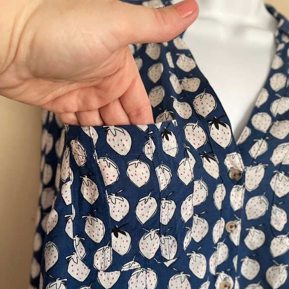 Maeve Anthropologie Rochelle Strawberry Print Button Down Blouse Women's Size 10 - Picture 7 of 10